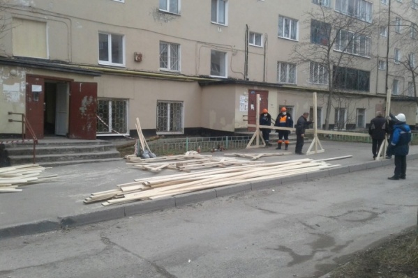 В доме продолжается ремонт поврежденных квартир В доме продолжается ремонт поврежденных квартир