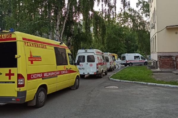 Очередь скопилась в одном из корпусов Областного противотуберкулезного диспансера на Чапаева Очередь скопилась в одном из корпусов Областного противотуберкулезного диспансера на Чапаева