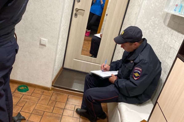 Именно на этом пуфике Диана и оставила свою сумку Именно на этом пуфике Диана и оставила свою сумку