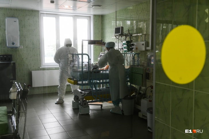 Эксперты уверены, что больницы региона вскоре захлестнет волна пациентов с омикроном