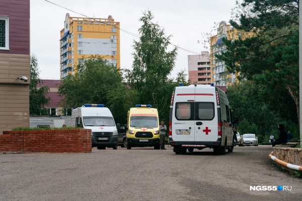 Министр здравоохранения Омской области Ирина Солдатова недавно также заявила, что скорая <a href="https://ngs55.ru/text/health/2020/10/03/69491757/" target="_blank" class="_">больше не будет приезжать к пациентам с температурой</a> Министр здравоохранения Омской области Ирина Солдатова недавно также заявила, что скорая <a href="https://ngs55.ru/text/health/2020/10/03/69491757/" target="_blank" class="_">больше не будет приезжать к пациентам с температурой</a>