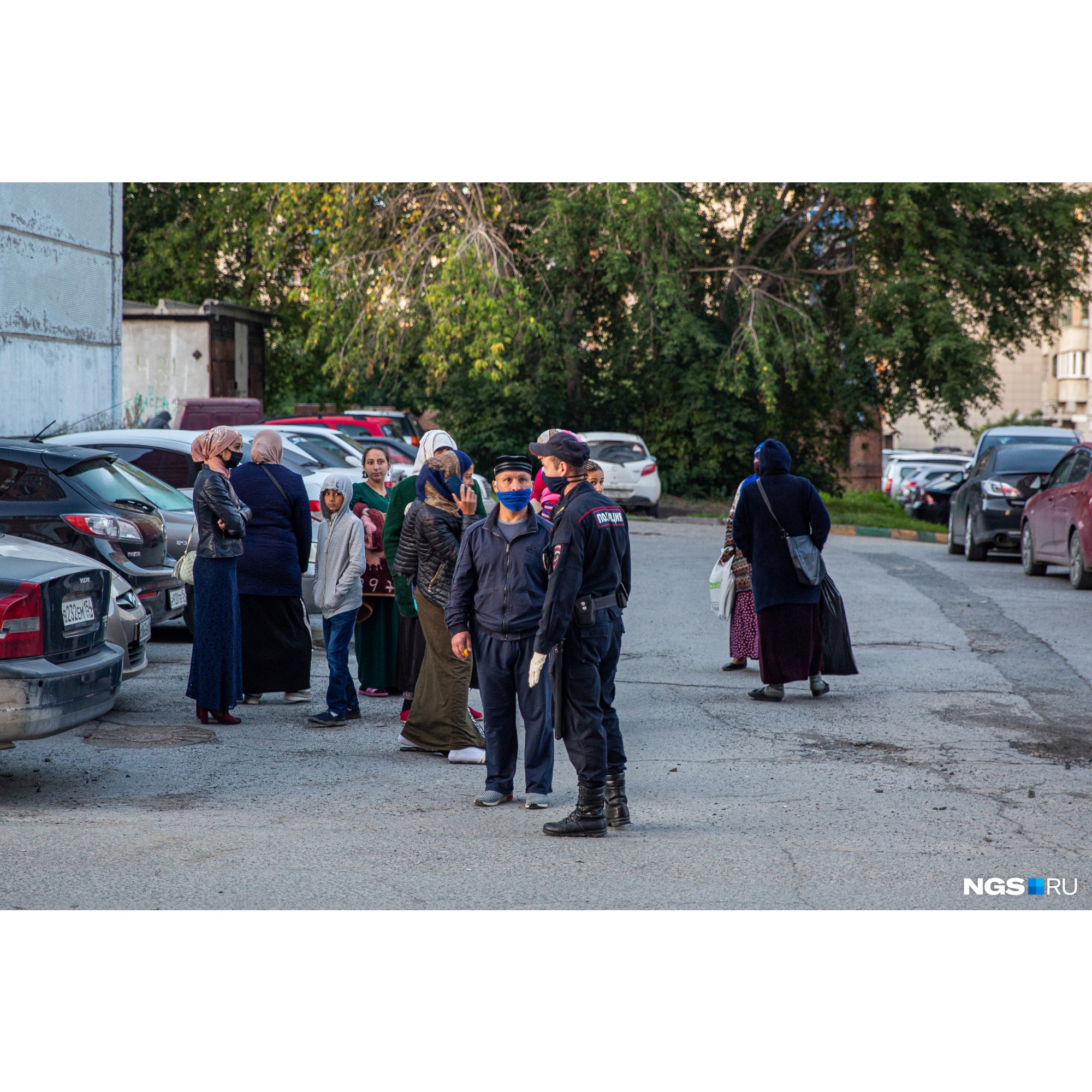 Возле мечетей выставили полицейских Возле мечетей выставили полицейских