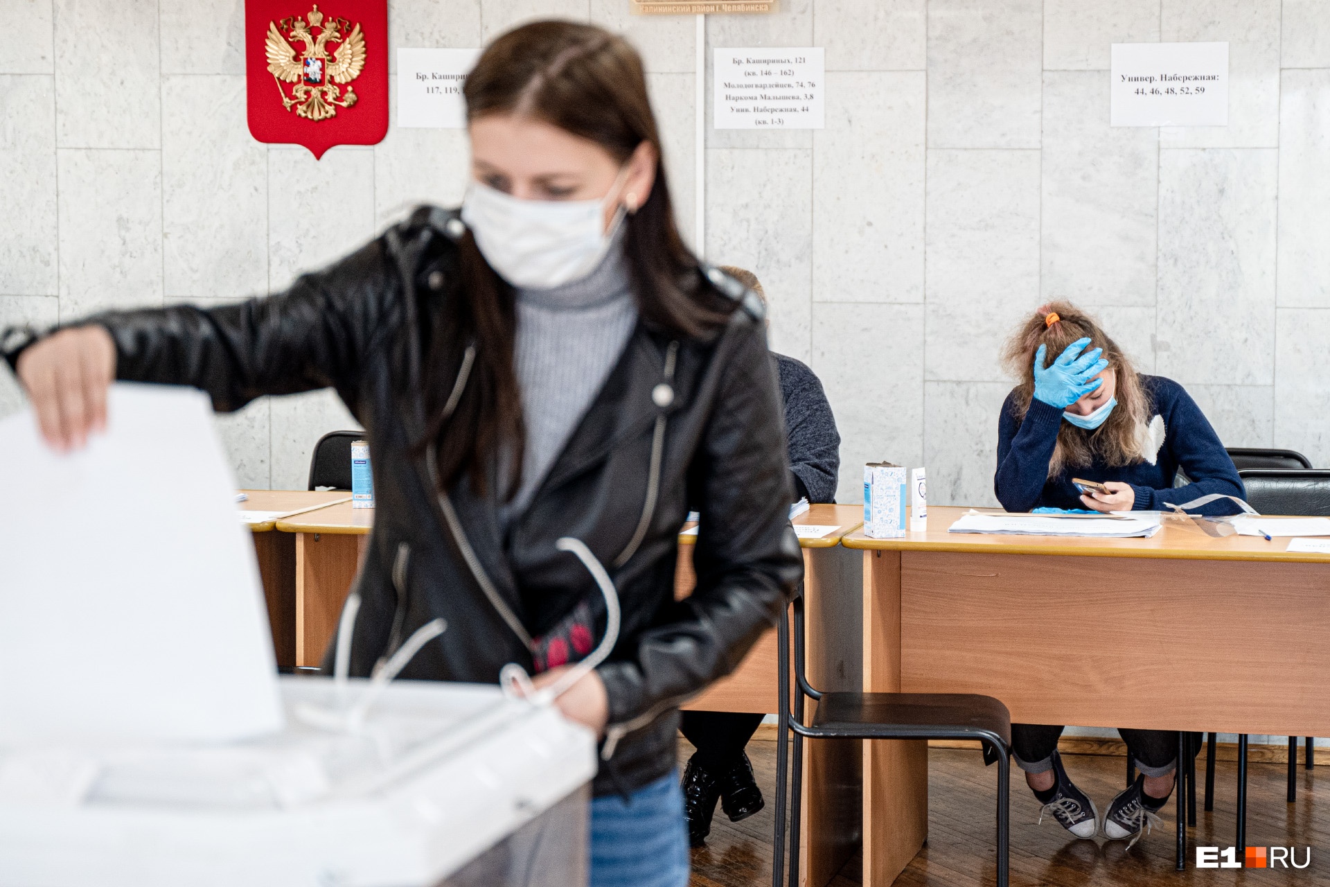 В Екатеринбурге бюджетников собирают на специальных участках для голосования