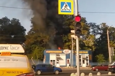 Огонь тушат до сих пор Огонь тушат до сих пор