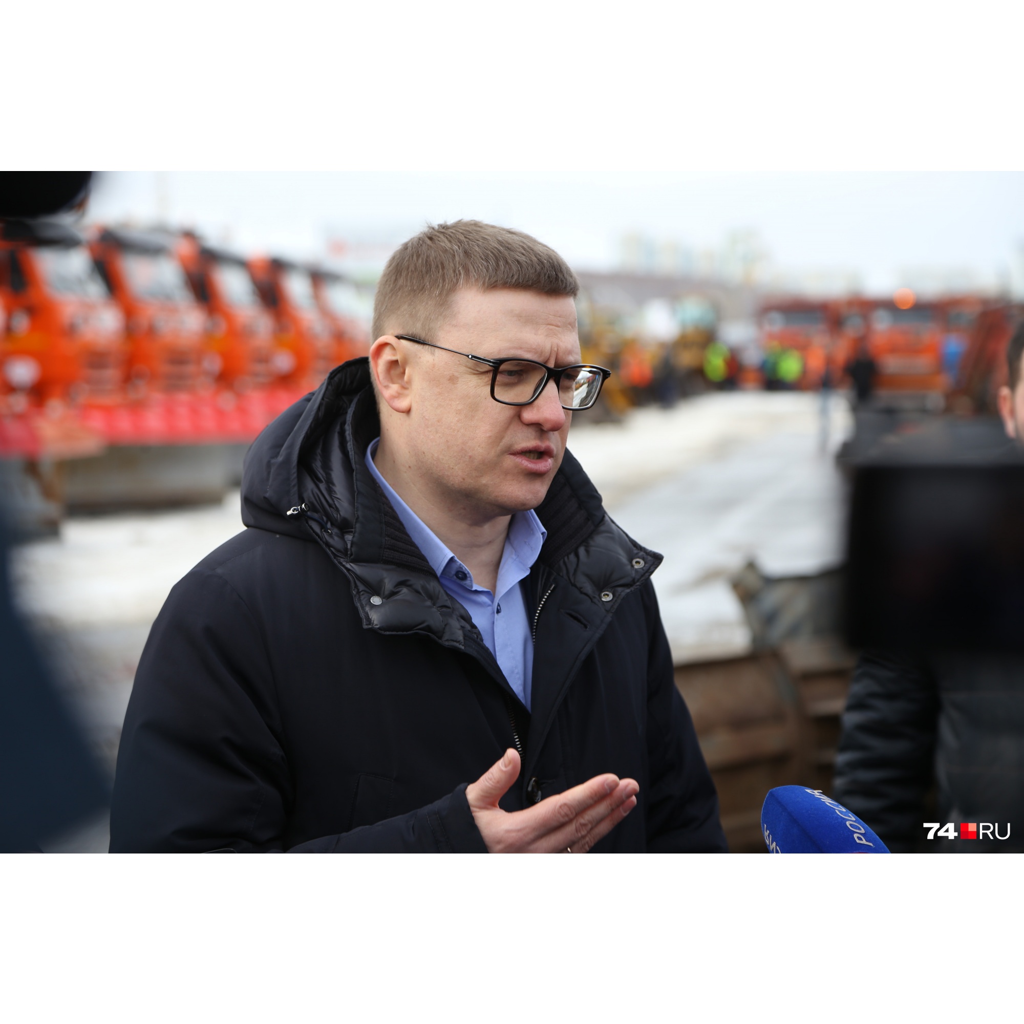 Между подрядчиками должна быть конкуренция, считает Алексей Текслер. Можно оценивать качество уборки в разных районах города и на основании этого наказывать компании, которые справляются хуже всего Между подрядчиками должна быть конкуренция, считает Алексей Текслер. Можно оценивать качество уборки в разных районах города и на основании этого наказывать компании, которые справляются хуже всего