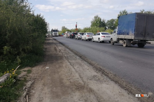 Пробки на Широкой Речке станут меньше только через две-три недели Пробки на Широкой Речке станут меньше только через две-три недели