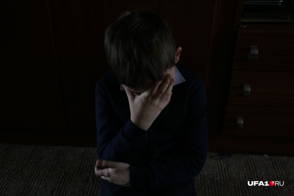 Мальчик сейчас находится в социальном приюте Мальчик сейчас находится в социальном приюте 