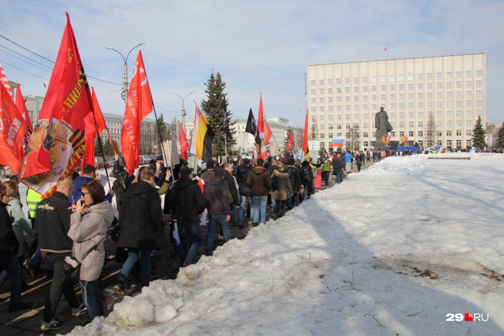 Последний крупный митинг на площади Ленина <a href="https://29.ru/text/politics/66045664" target="_blank" class="_">прошел 7 апреля</a>, он был не согласован Последний крупный митинг на площади Ленина <a href="https://29.ru/text/politics/66045664" target="_blank" class="_">прошел 7 апреля</a>, он был не согласован