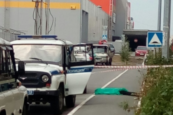 Тело обнаружено на тротуаре у дома Тело обнаружено на тротуаре у дома