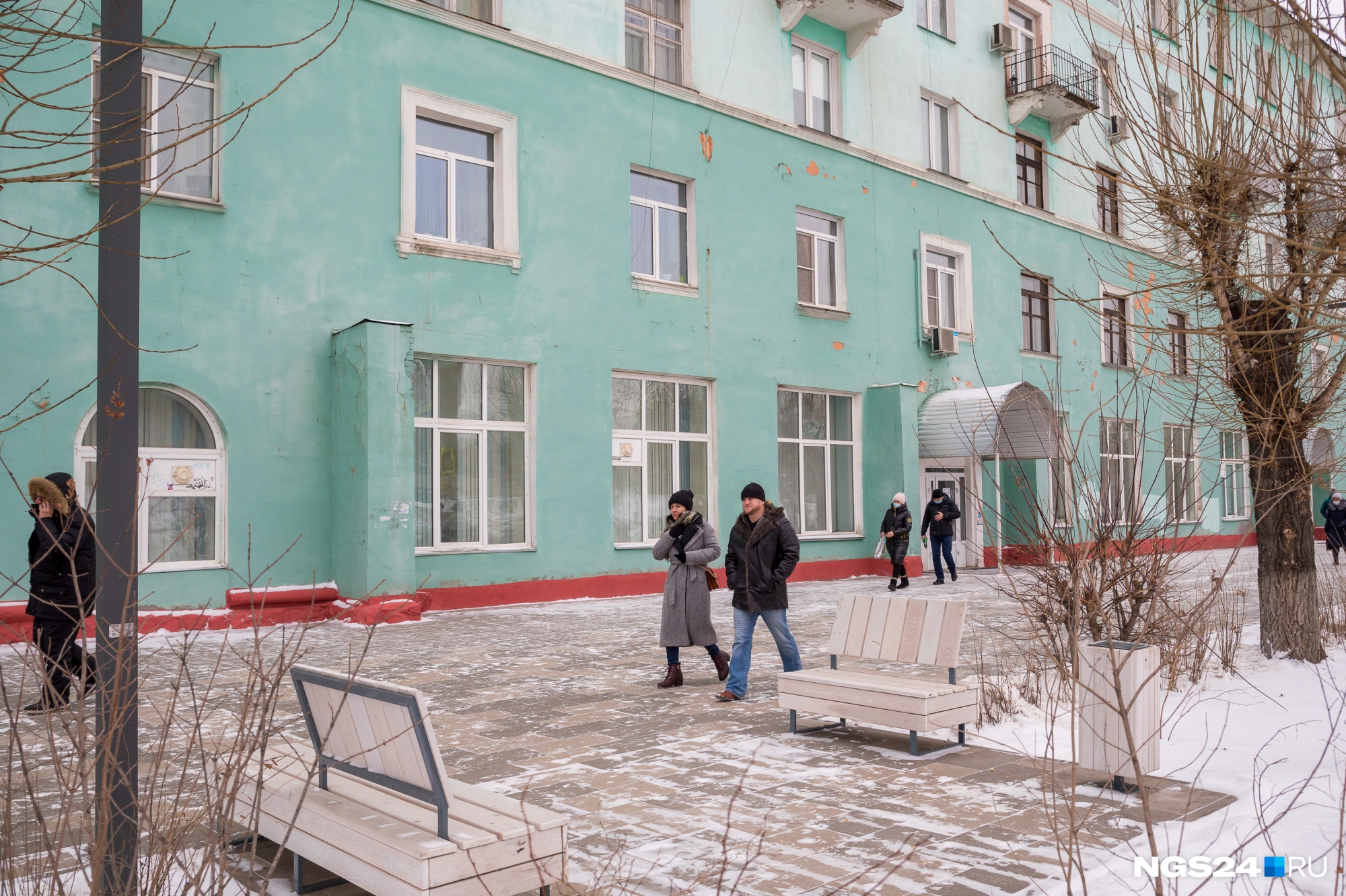Фасады домов тоже нуждаются в ремонте Фасады домов тоже нуждаются в ремонте