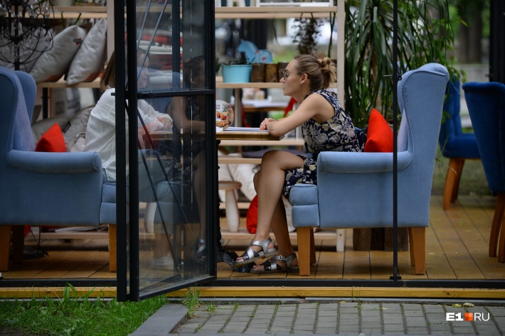 Рестораны и кафе в Екатеринбурге начнут работать, но только на улицах