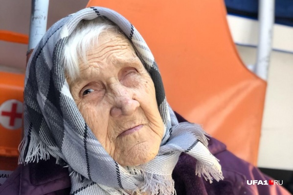 Пожилая женщина — инвалид первой группы по зрению, всю жизнь отработала на УМПО Пожилая женщина — инвалид первой группы по зрению, всю жизнь отработала на УМПО
