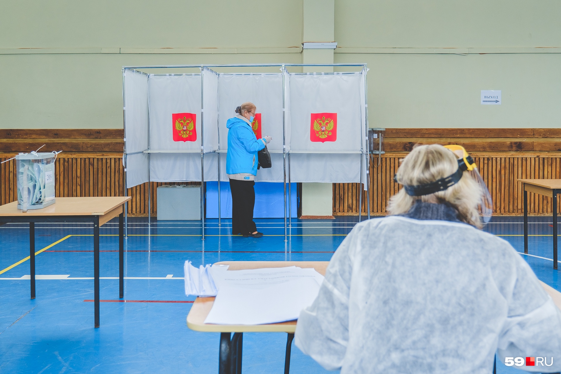 Кабинки будут без шторок, чтобы всё проветривалось Кабинки будут без шторок, чтобы всё проветривалось 