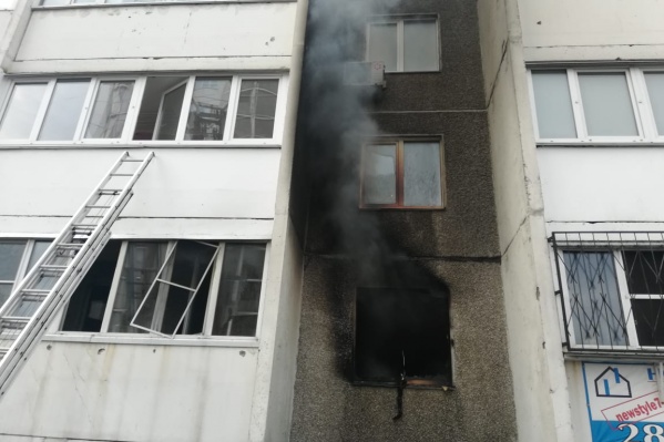 Пожар произошёл в квартире на первом этаже дома на улице Ржевской Пожар произошёл в квартире на первом этаже дома на улице Ржевской