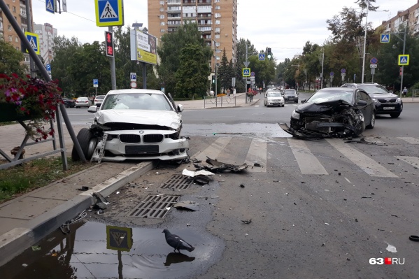 У BMW оторвалось колесо У BMW оторвалось колесо