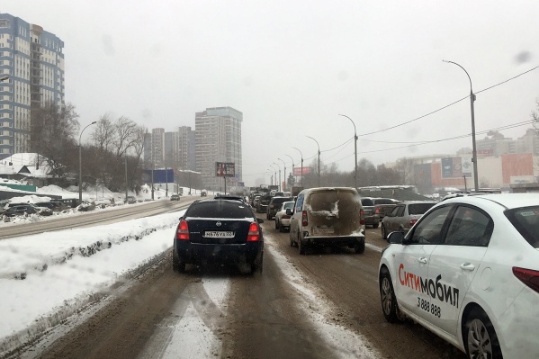Такая пробка образовалась на улице Ипподромской Такая пробка образовалась на улице Ипподромской