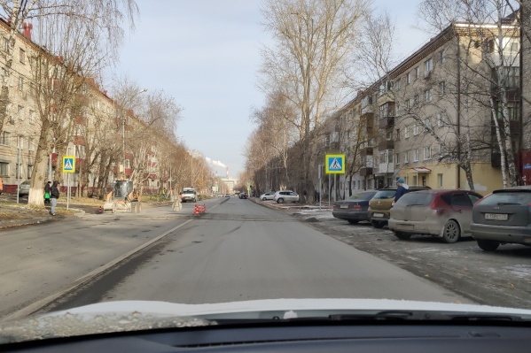 «Лежачий полицейский» на Тульской появился внезапно и успел попортить автомобилистам нервы. Его переделают, а знак уже поставили «Лежачий полицейский» на Тульской появился внезапно и успел попортить автомобилистам нервы. Его переделают, а знак уже поставили