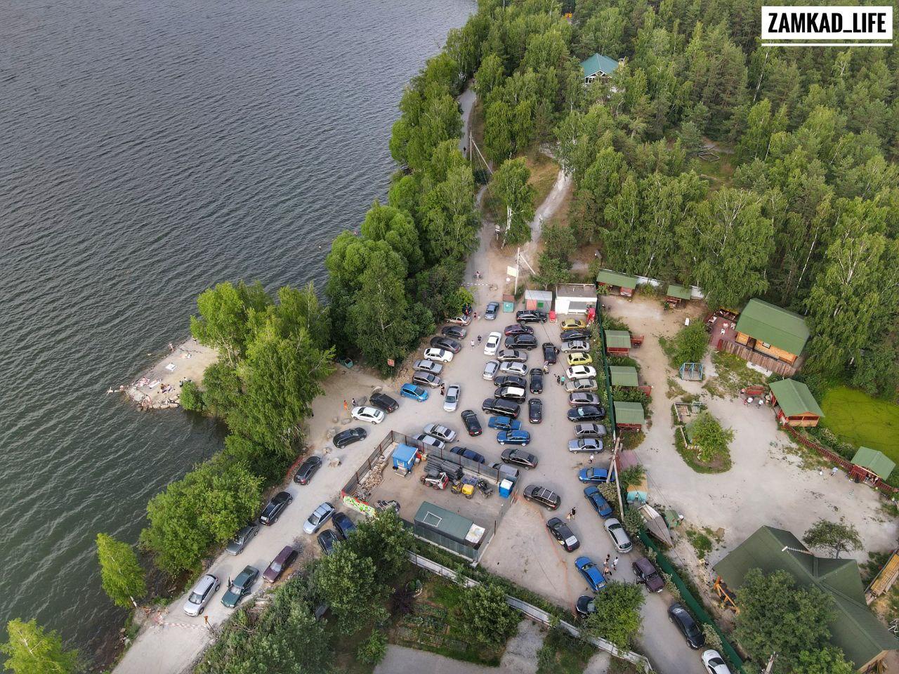 Переполненная парковка на Шарташе Переполненная парковка на Шарташе