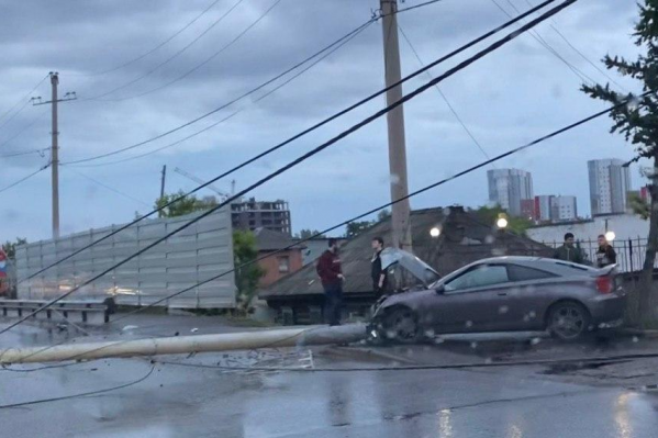 Первая из двух аварий произошла на Брянской Первая из двух аварий произошла на Брянской