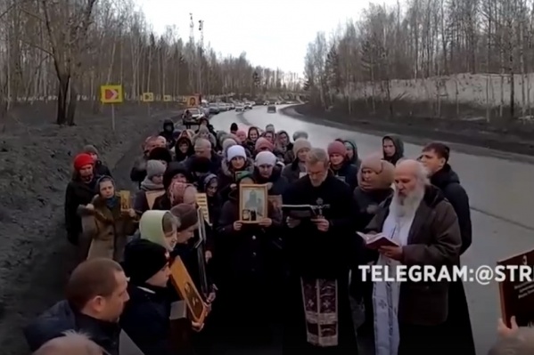 Верующие читали одобренные молитвы против коронавируса Верующие читали одобренные молитвы против коронавируса