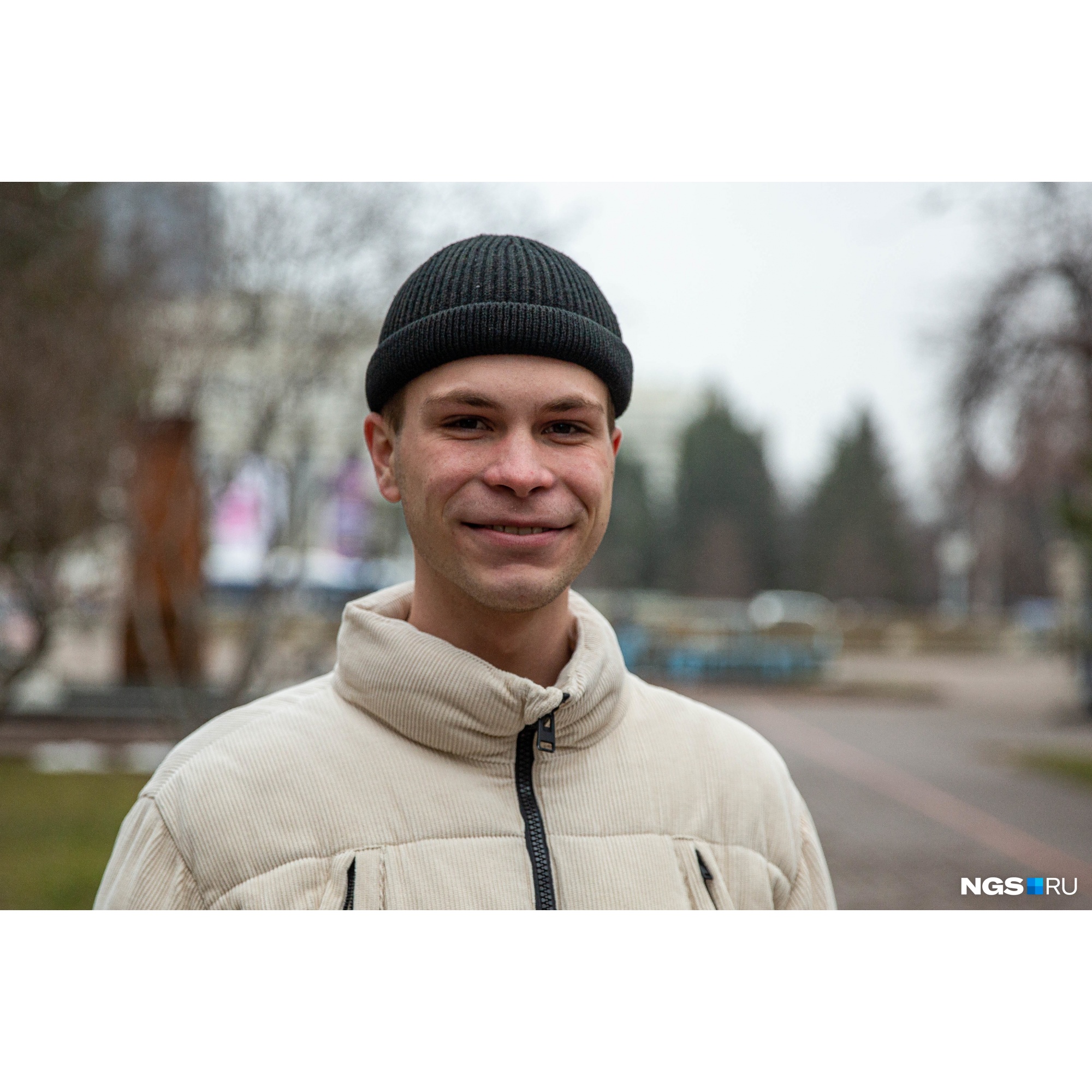 Семён в предвкушении дня рождения своей девушки, которой он приготовил хороший подарок Семён в предвкушении дня рождения своей девушки, которой он приготовил хороший подарок