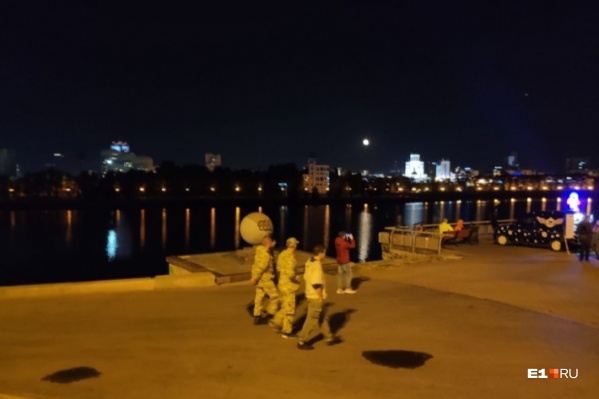 Журналист E1.RU комментирует действия «казаков» в центре Екатеринбурга Журналист E1.RU комментирует действия «казаков» в центре Екатеринбурга
