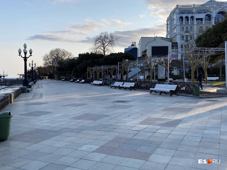 Из подобных пейзажей хочется уехать в другой город, но там вас ждет та же картина Из подобных пейзажей хочется уехать в другой город, но там вас ждет та же картина