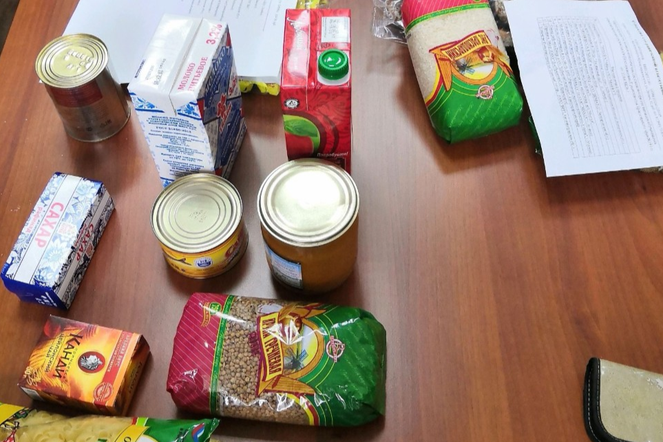 Будут ли продуктовые наборы. Сухпаек школьный. Продуктовые наборы для школьников Тюмень. Набор продуктов школьник Тюмень. Что положить в сухпаек школьнику