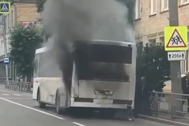 На Свободном проспекте загорелся автобус