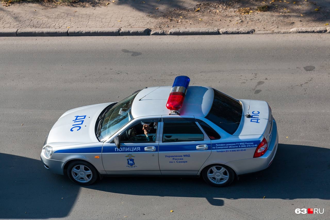 Если сильно постараться, то лишиться водительского удостоверения можно за помеху полицейским Если сильно постараться, то лишиться водительского удостоверения можно за помеху полицейским