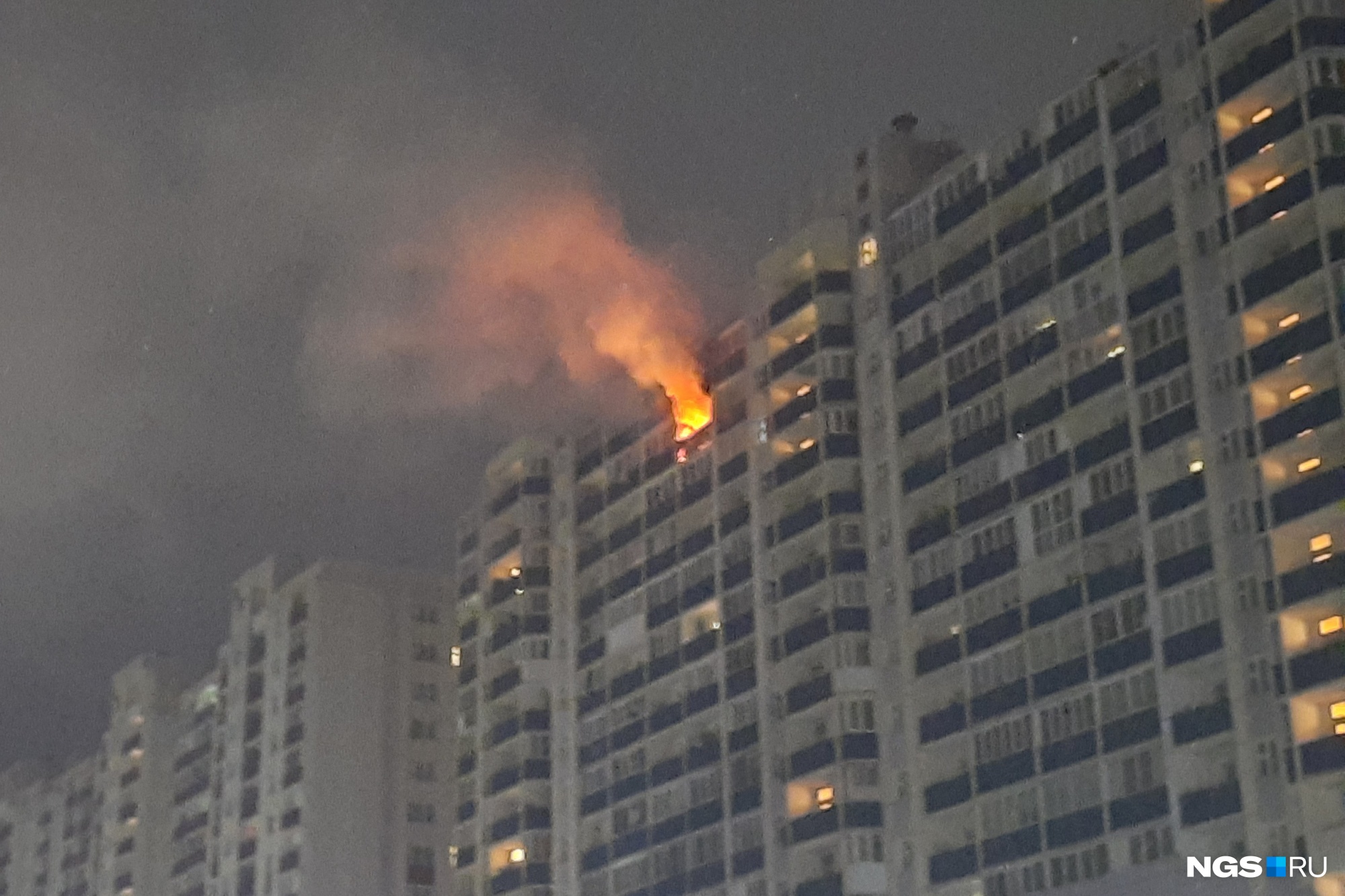 Все затянуло дымом: в Первомайском районе загорелась квартира на 16-м этаже