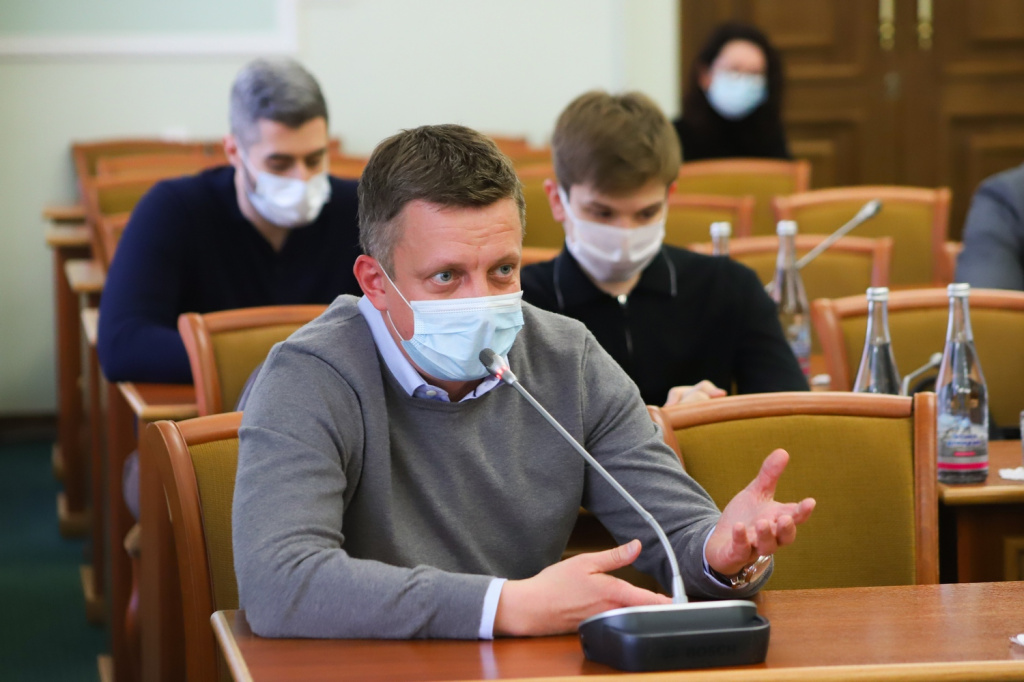 Рестораторы Роман Панченко (в центре) и Сергей Кесельман (слева) Рестораторы Роман Панченко (в центре) и Сергей Кесельман (слева)