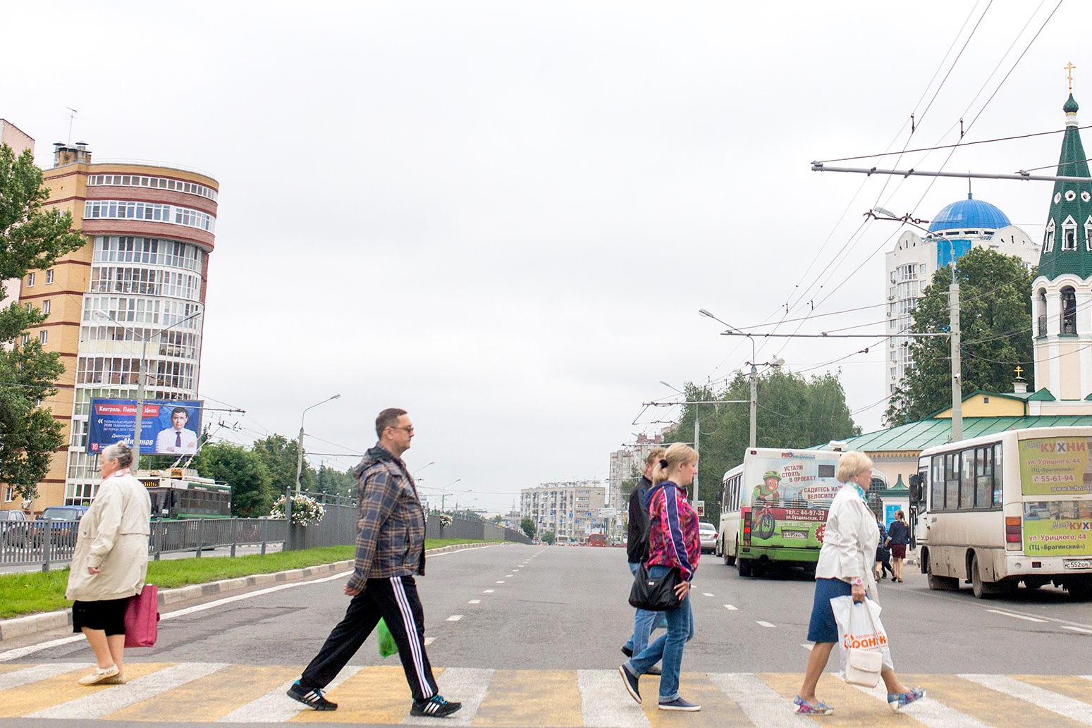 Ситуации в городе летом. Улицы пешеходные города Омска.