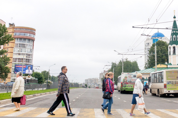 Пешеходы порой боятся ступить даже на выделенный переход Пешеходы порой боятся ступить даже на выделенный переход