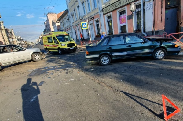Авария случилась ранним утром, пока город ещё спал Авария случилась ранним утром, пока город ещё спал