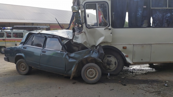 Один погиб, семь — пострадали: стали известны подробности ДТП с военным автобусом в Ярославской области