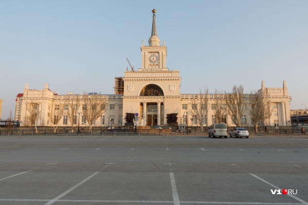 Проехать на поезде по Крымскому мосту у волгоградцев пока не получится Проехать на поезде по Крымскому мосту у волгоградцев пока не получится