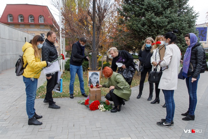 Коллеги Романа Гребенюка просят наказать зачинщицу конфликта Коллеги Романа Гребенюка просят наказать зачинщицу конфликта 