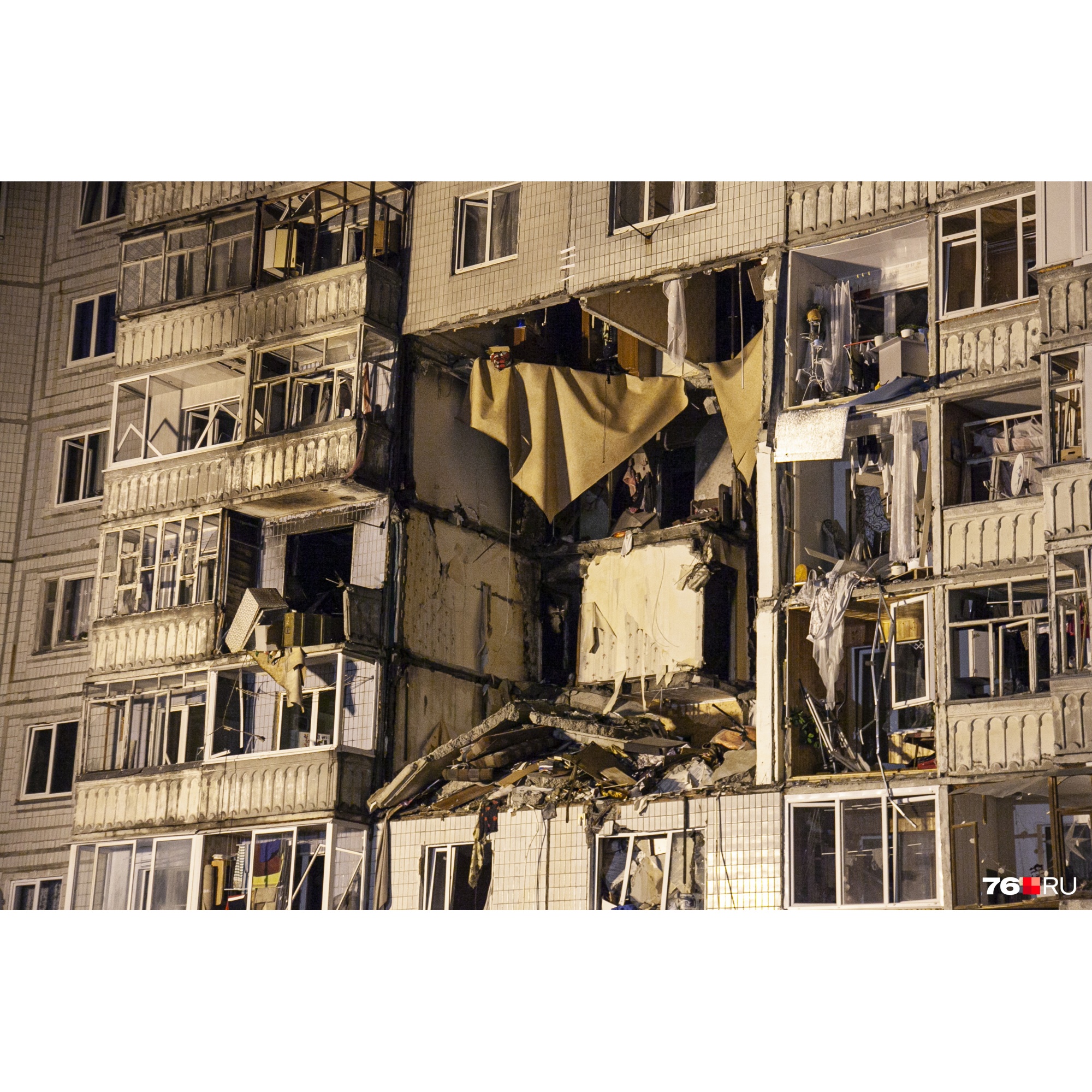 Обвалилось три этажа Обвалилось три этажа