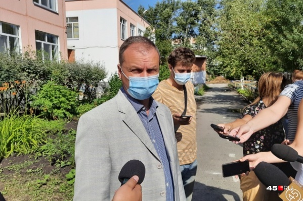 Личные приемы чиновники пока не проводят Личные приемы чиновники пока не проводят