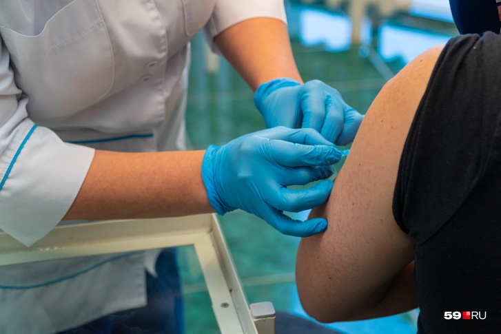 Вакцинироваться «Спутником Лайт» можно будет в бюджетных и частных поликлиниках