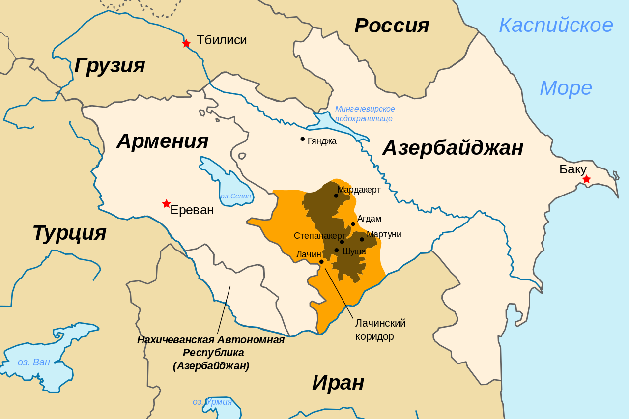 Коричневым выделена территория Нагорного Карабаха, охрой — земли, на которые Карабах претендует Коричневым выделена территория Нагорного Карабаха, охрой — земли, на которые Карабах претендует