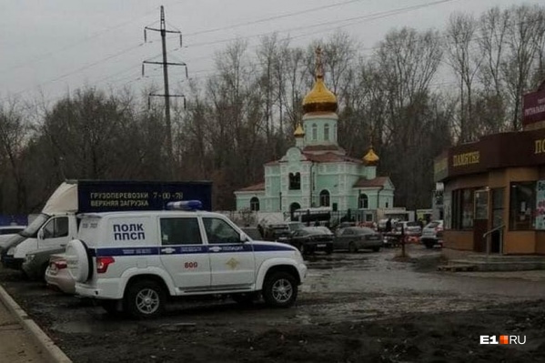 На помощь прихожанам храма Ксении Петербургской пришли силовики На помощь прихожанам храма Ксении Петербургской пришли силовики