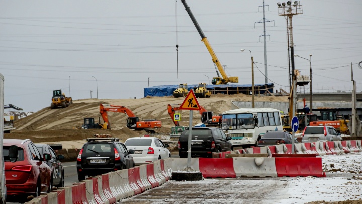 Автомобилисты снова встали в многокилометровую пробку в Ольгино