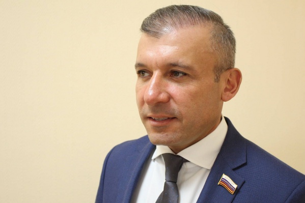 Ваге Петросян был областным депутатом и директором аэропорта Архангельск Ваге Петросян был областным депутатом и директором аэропорта Архангельск
