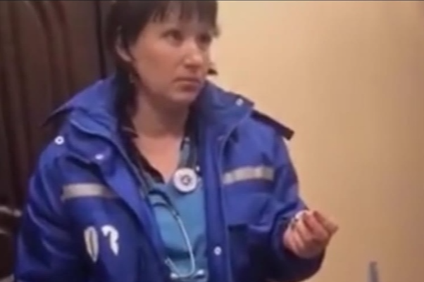Фельдшер скорой помощи засудила семью из Ростова за скандальное видео с бахилами