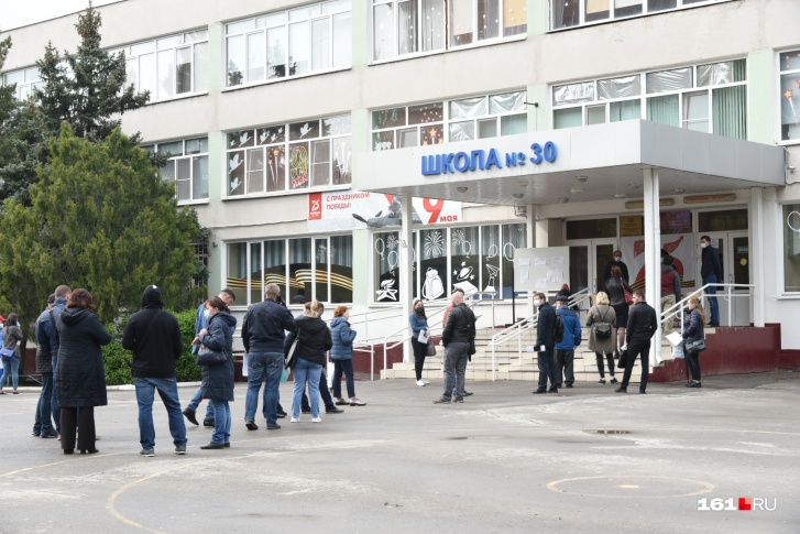 Администрации Ростова пришлось увеличить количество пунктов выдачи пропусков