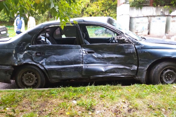 Мамина «Тойота» серьезно пострадала в аварии Мамина «Тойота» серьезно пострадала в аварии
