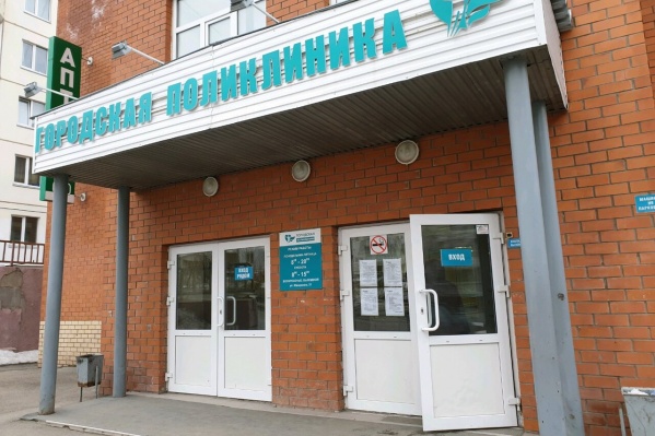 В поликлинике на Макаренко оказывают услуги по ОМС и платно В поликлинике на Макаренко оказывают услуги по ОМС и платно