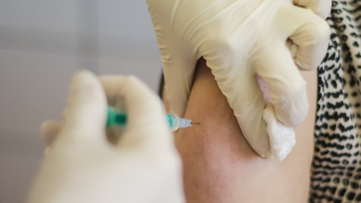 Архангелогородцы могут бесплатно сделать прививку от гриппа в мобильном медкомплексе
